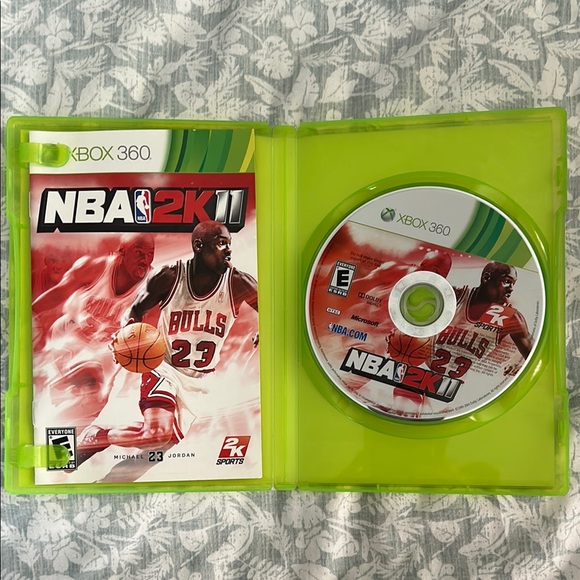 NBA 2K11 Xbox 360 Game - Picture 3 of 3
